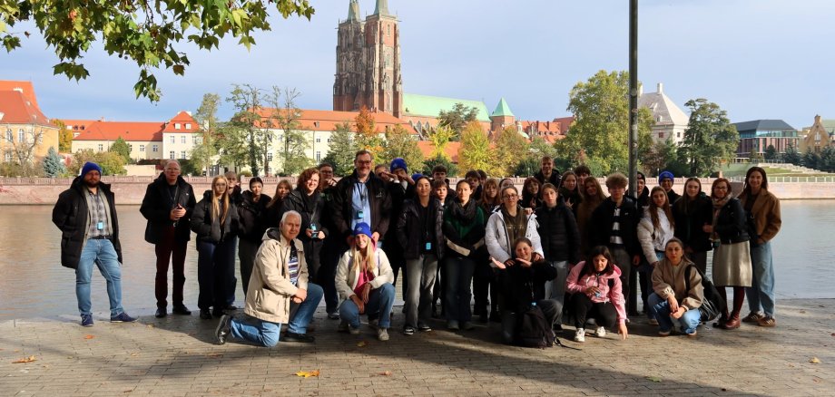 Die Gruppe bei einer Stadtbesichtigung.