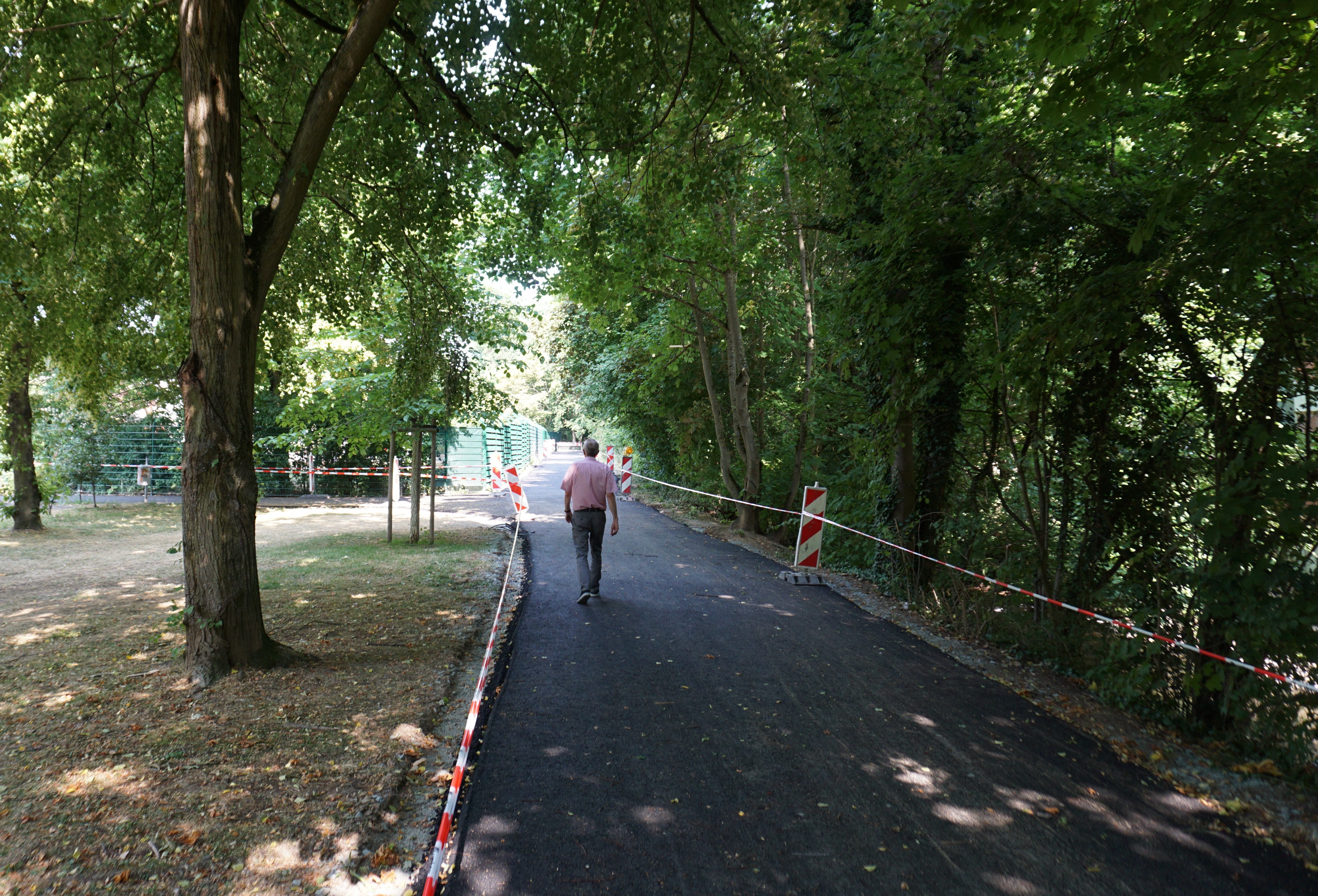 Der Radweg mit neuer Asphaltdecke.
