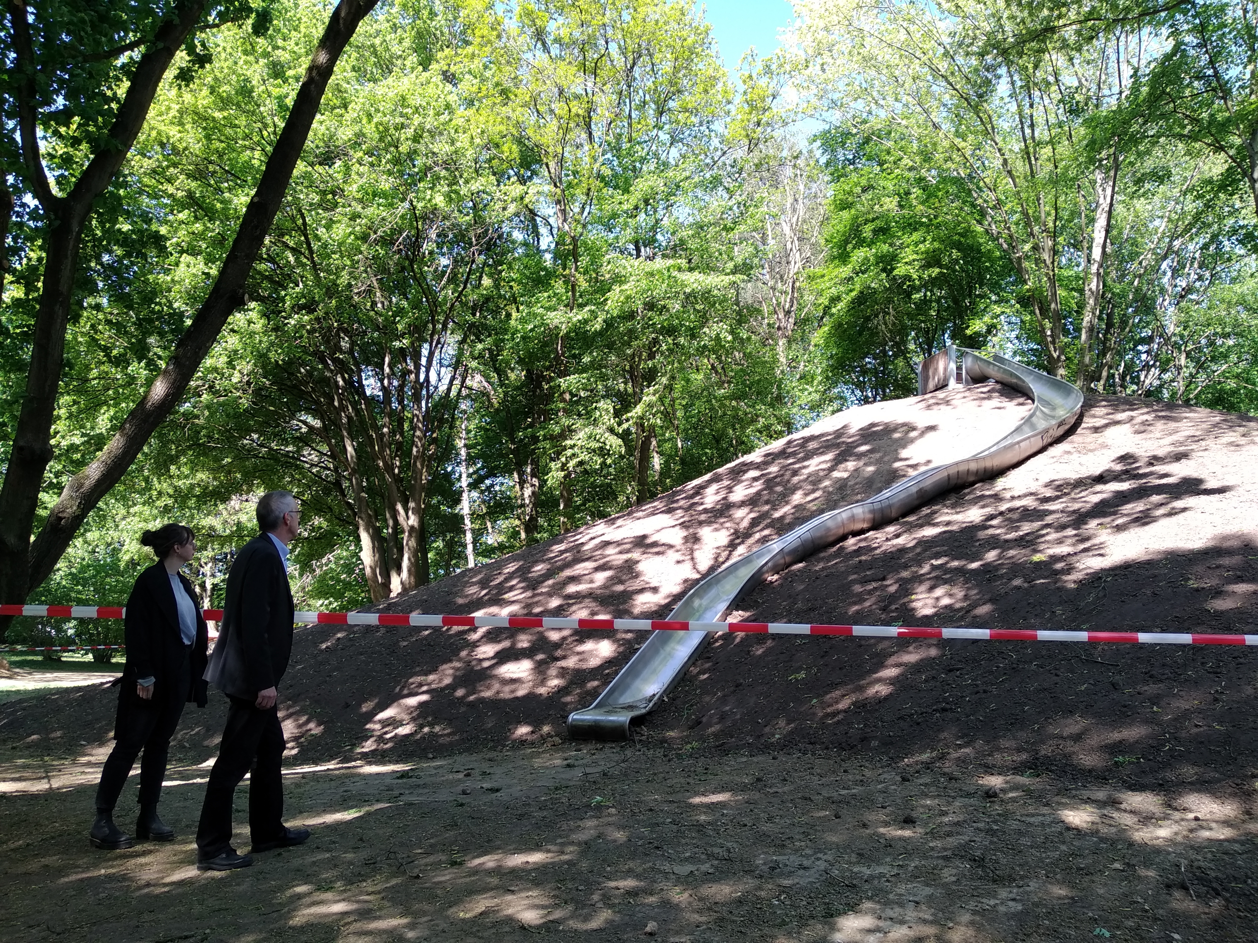 Die Hangrutsche wurde mit Erde unterfüttert.