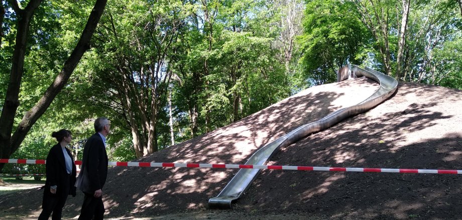 Die Hangrutsche wurde mit Erde unterfüttert.