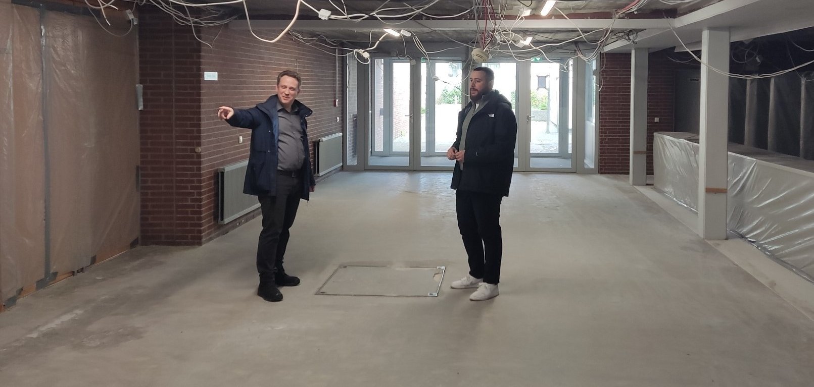 Im Foyer wurden Boden und Decke entfernt.