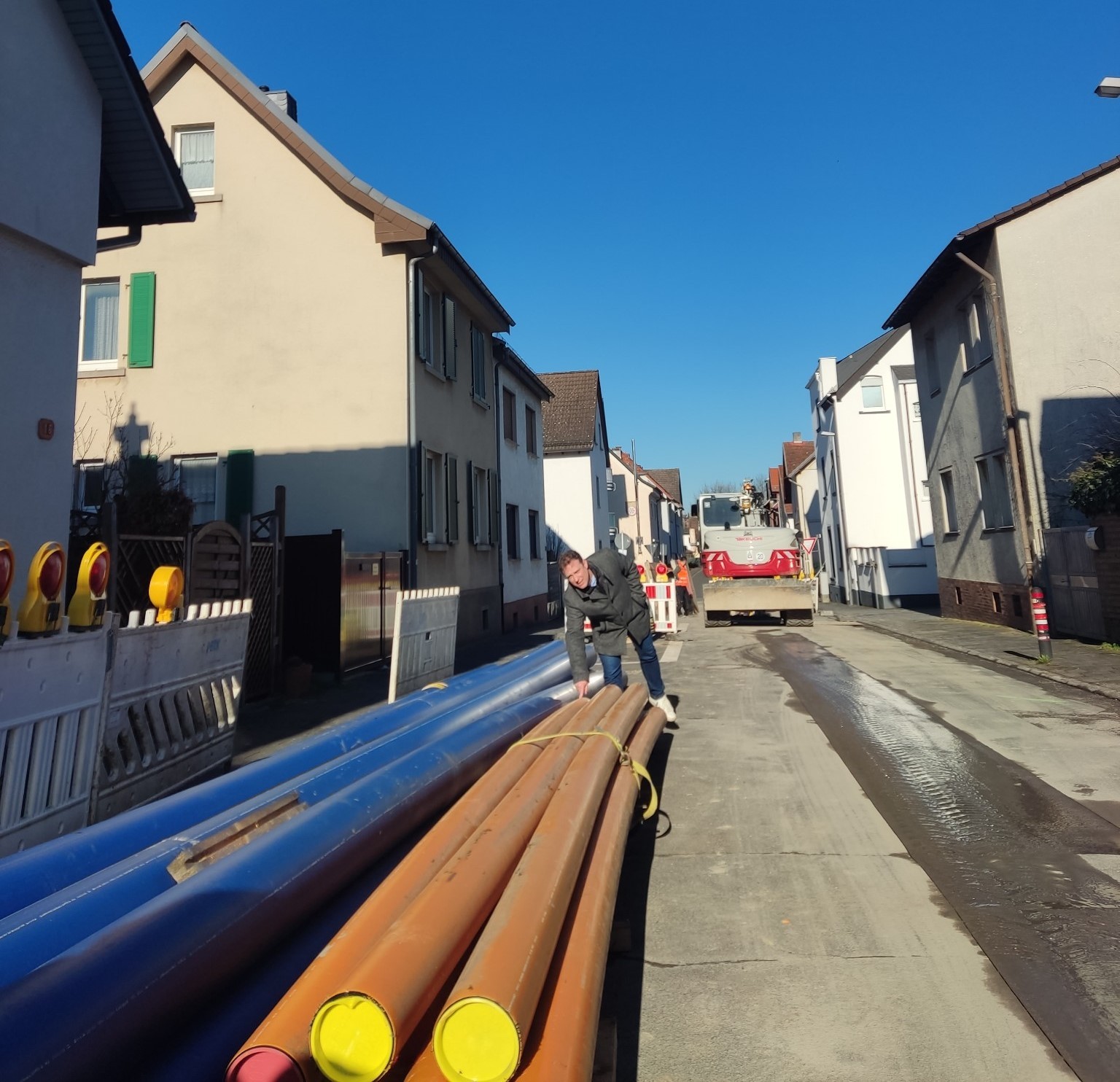 Bauarbeiten: Neue Wasserrohre in der Schillerstraße.