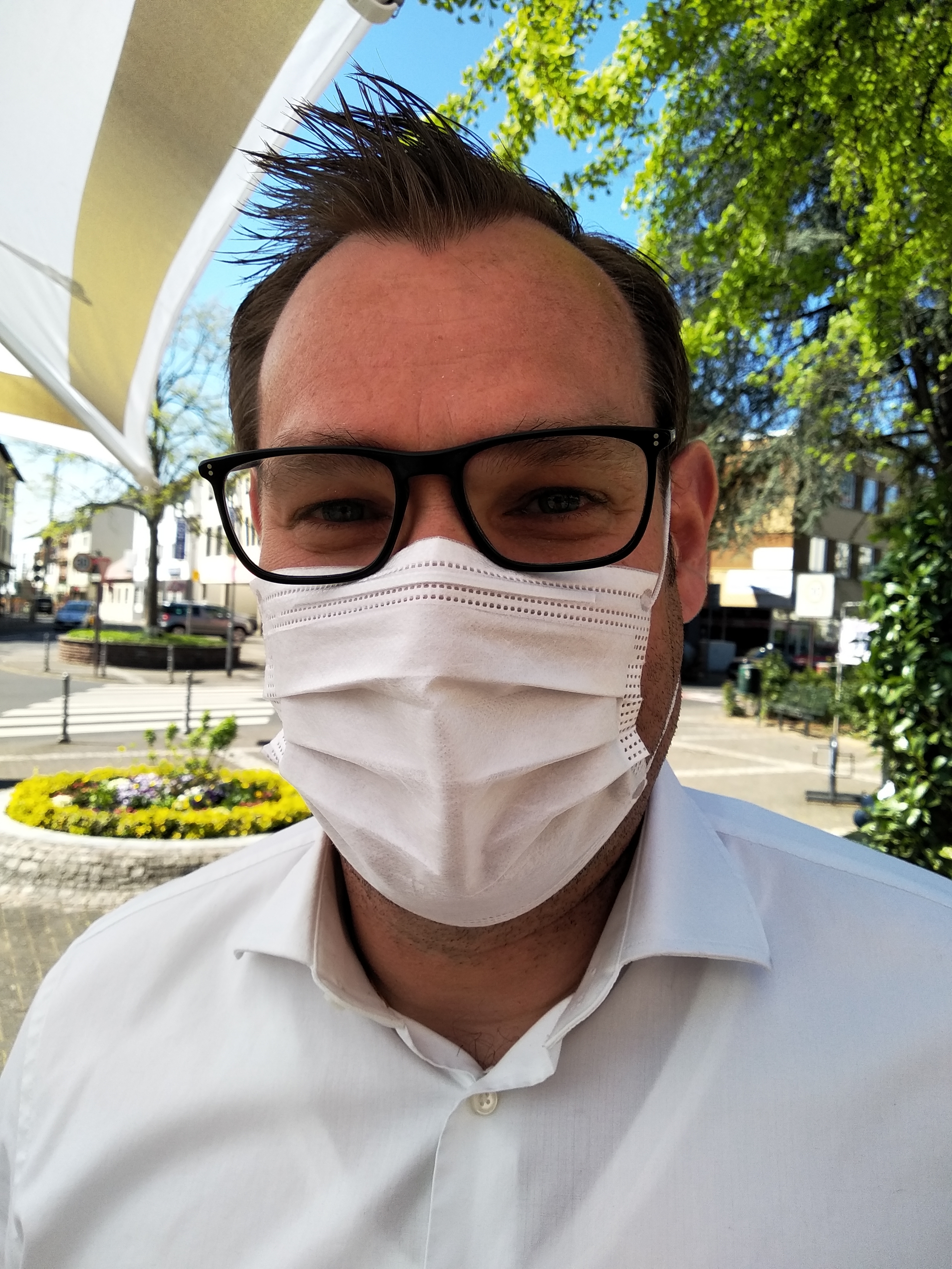 Bürgermeister Seitz trägt Maske.