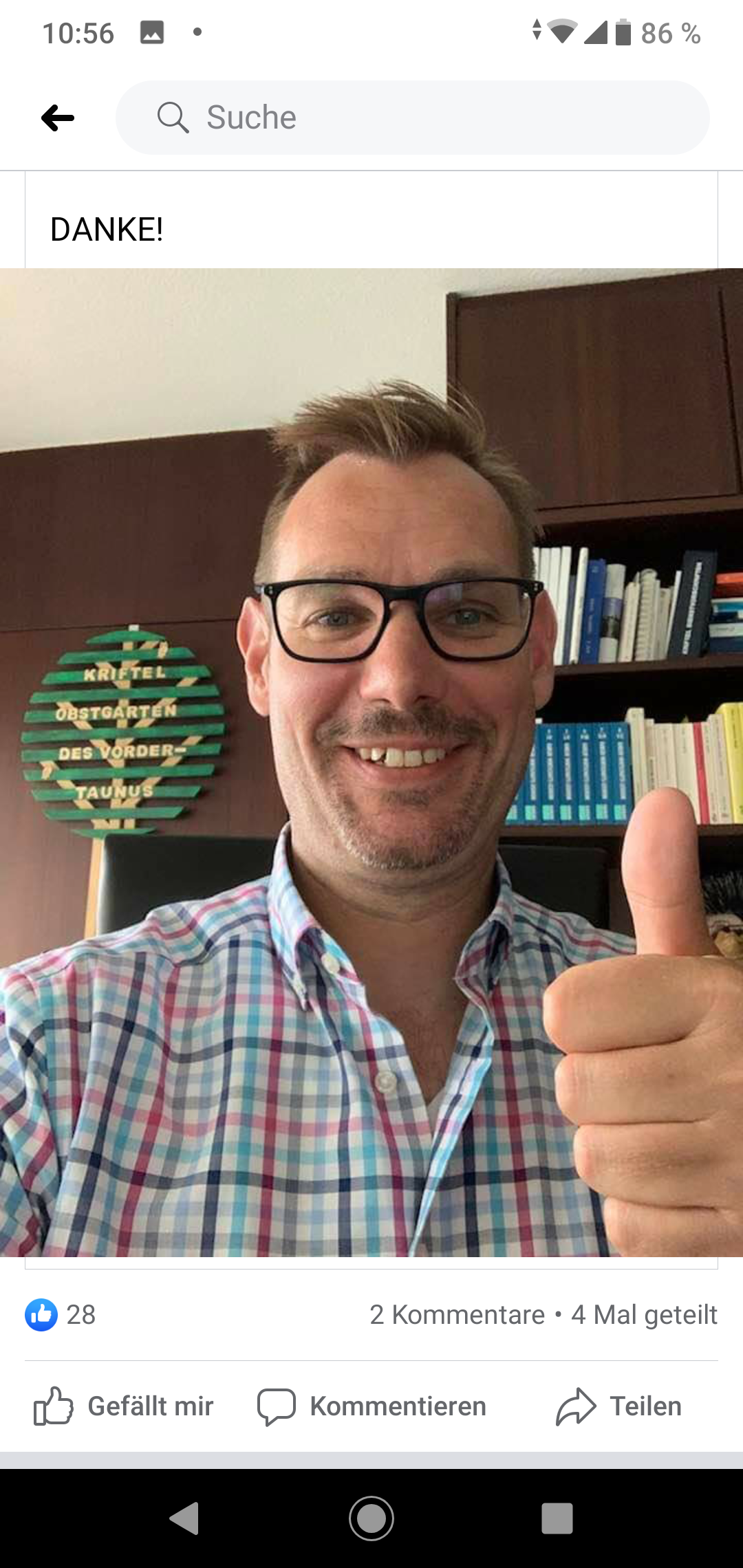 Bürgermeister Seitz mit Daumen hoch.