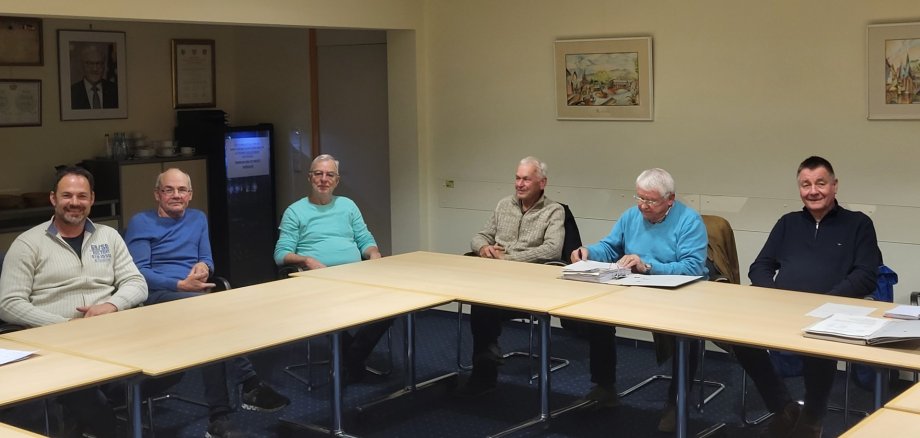 Die Jagdgenossen im Rathaus.