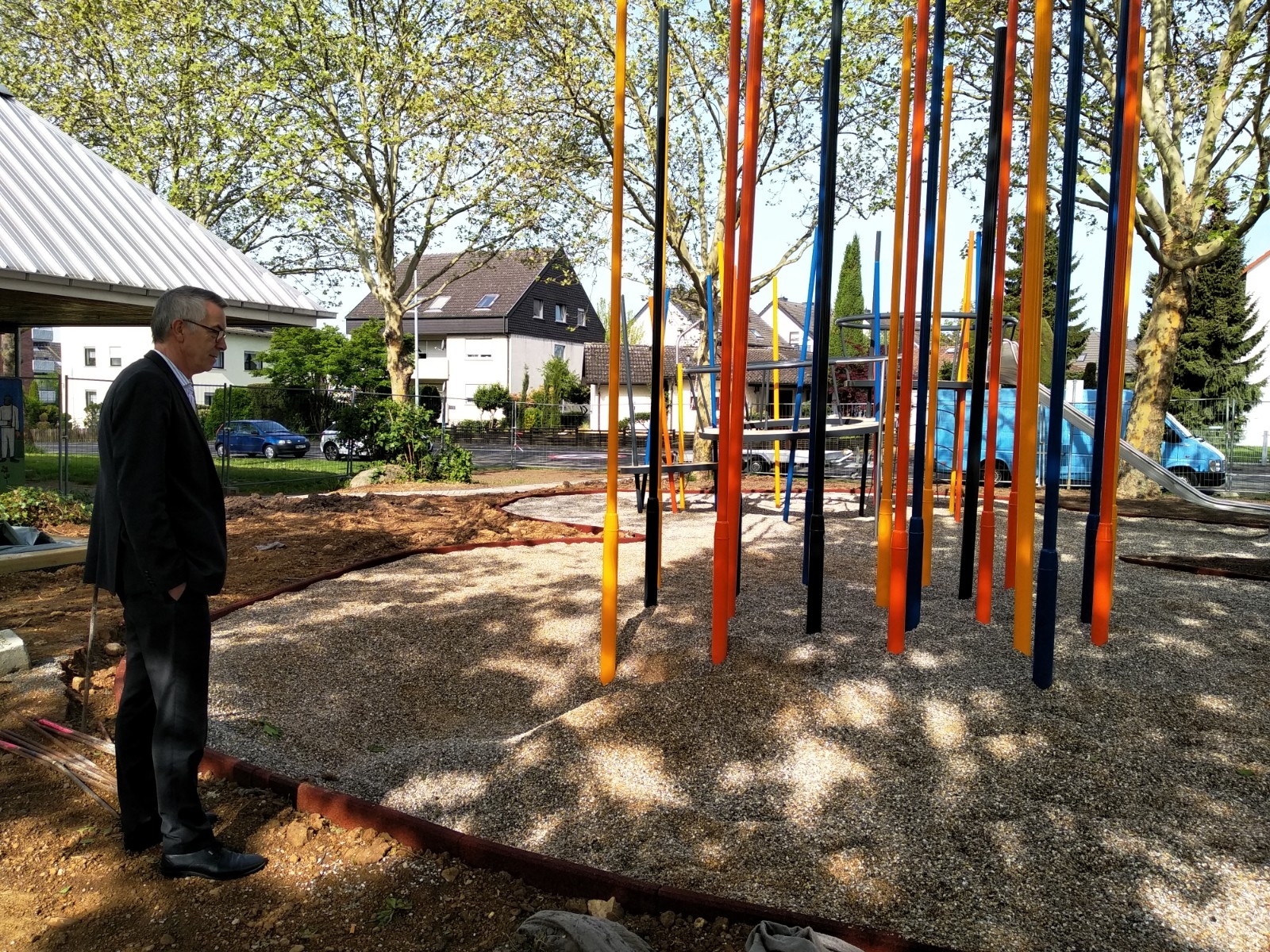 Franz Jirasek inspiziert den Mikkado-Wald.