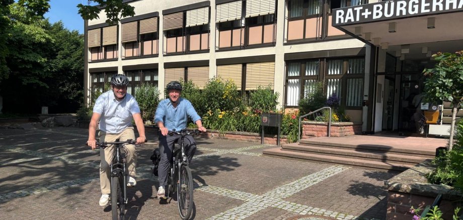 Seitz und Mohr auf dem Rad.