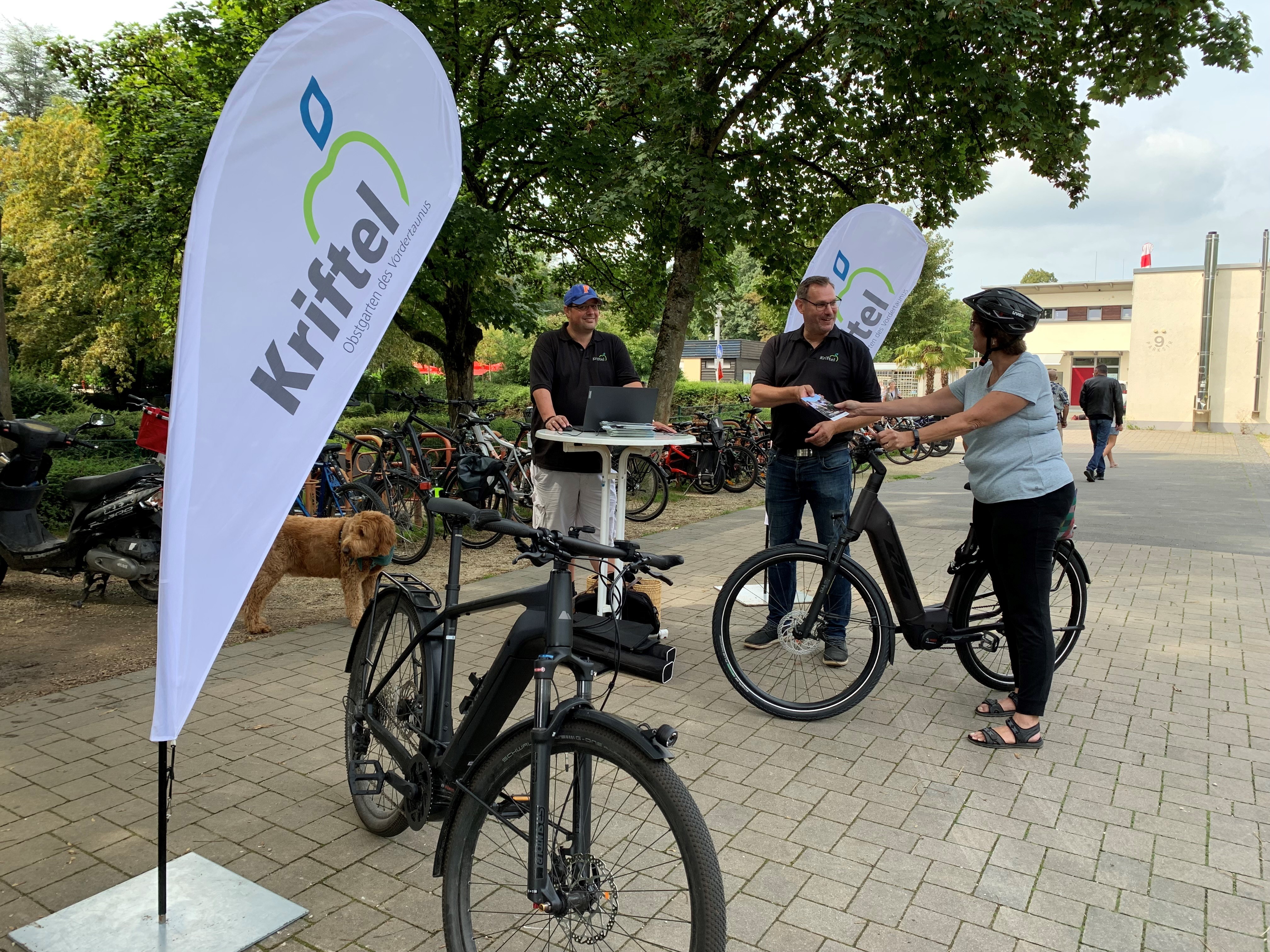 Ein Infostand im Freizeitpark.