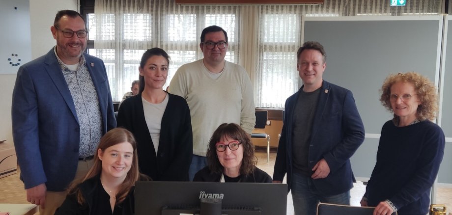 Das Team Wahlen im Auszählungsraum.