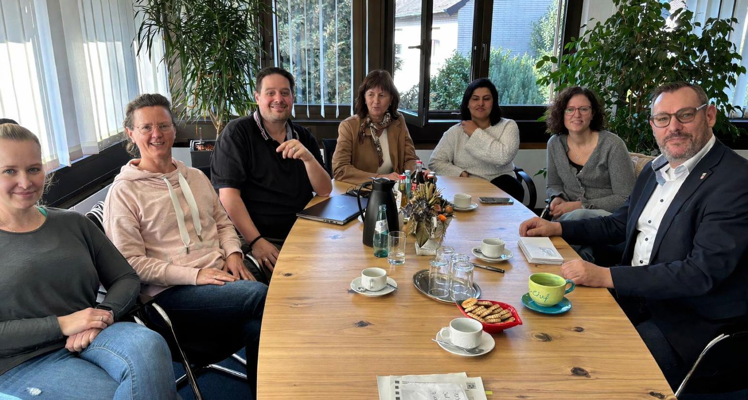 Tagesmütter mit Bürgermeister im Rathaus.