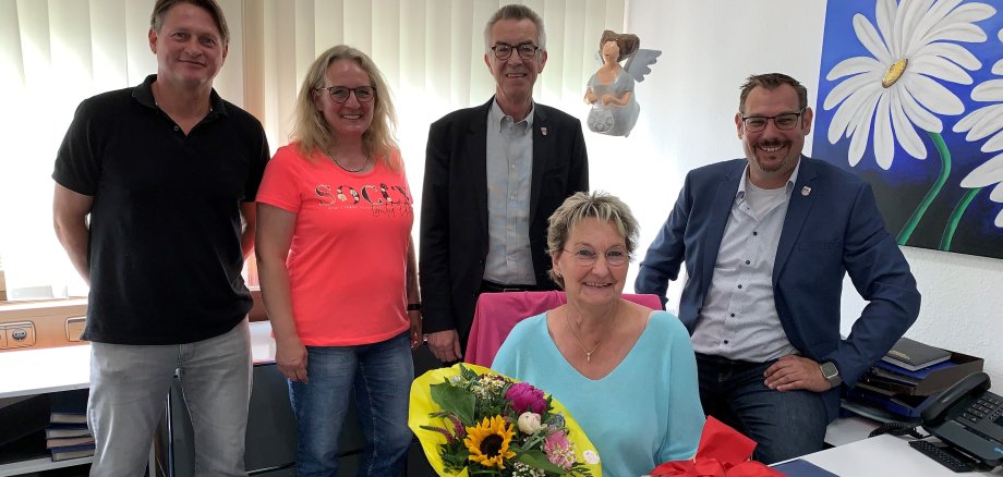 Anke Heerda im Kreis der Gratulanten.