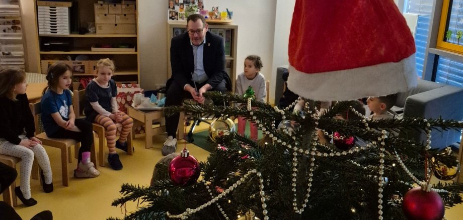 Bürgermeister Seitz in der Kita Vogelnest.