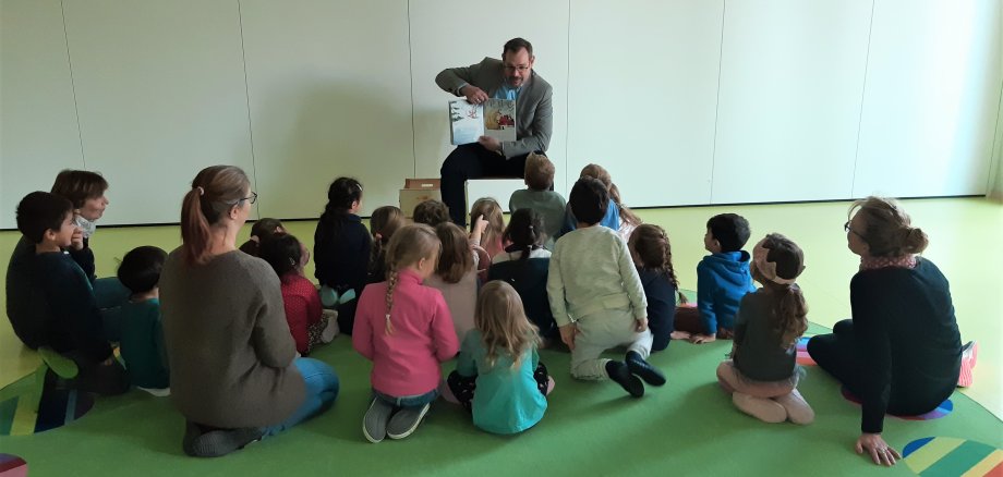 Seitz mit Kindern.