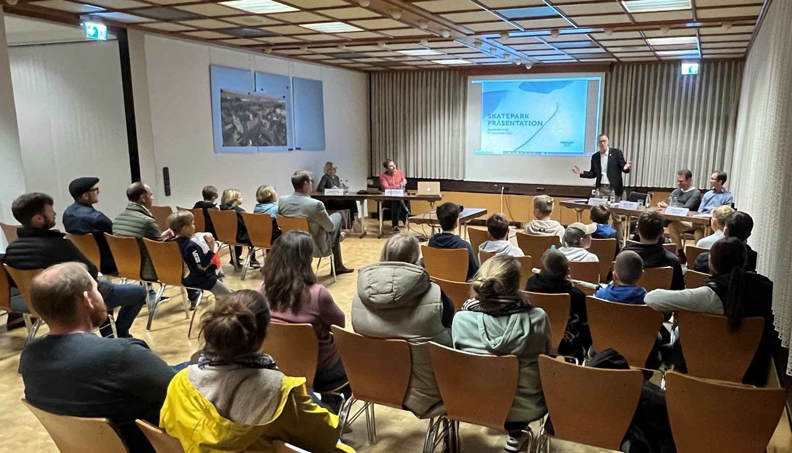 Viele Zuhörer im Rathaus bei der Präsentation der Planungen.