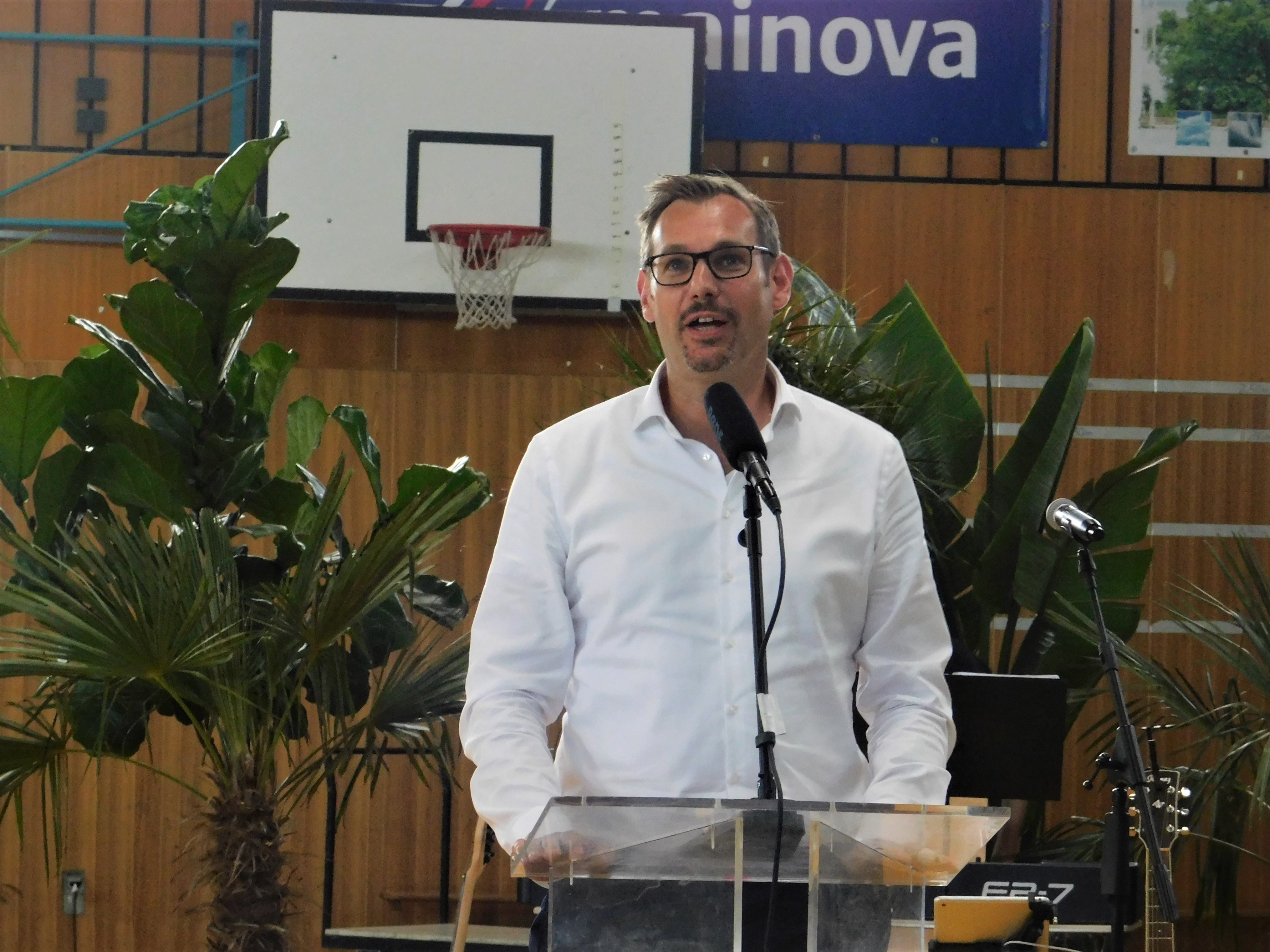 Bürgermeister Christiahn Seitz am Rednerpult.