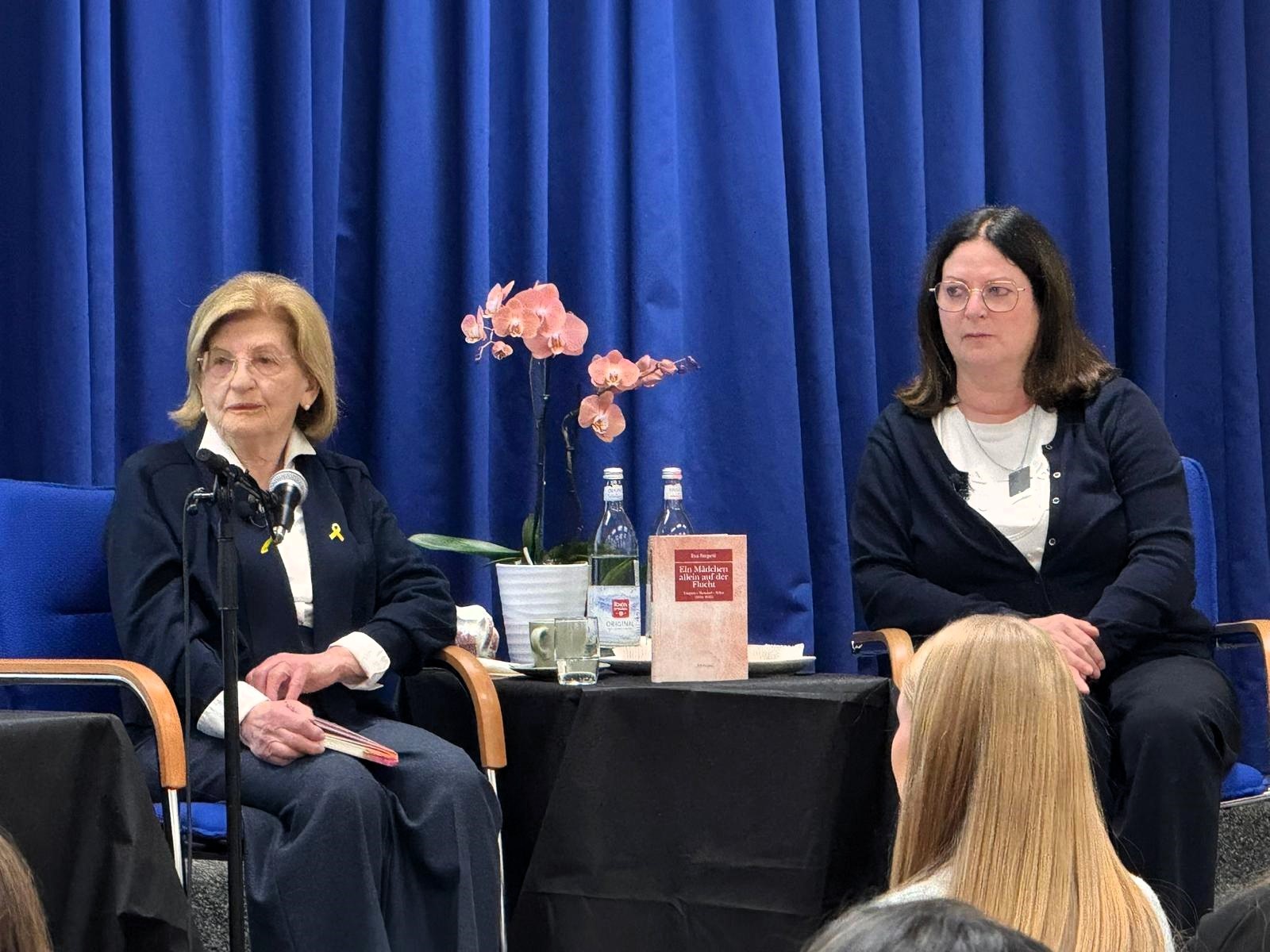 Die 92-Jährige auf der Bühne.