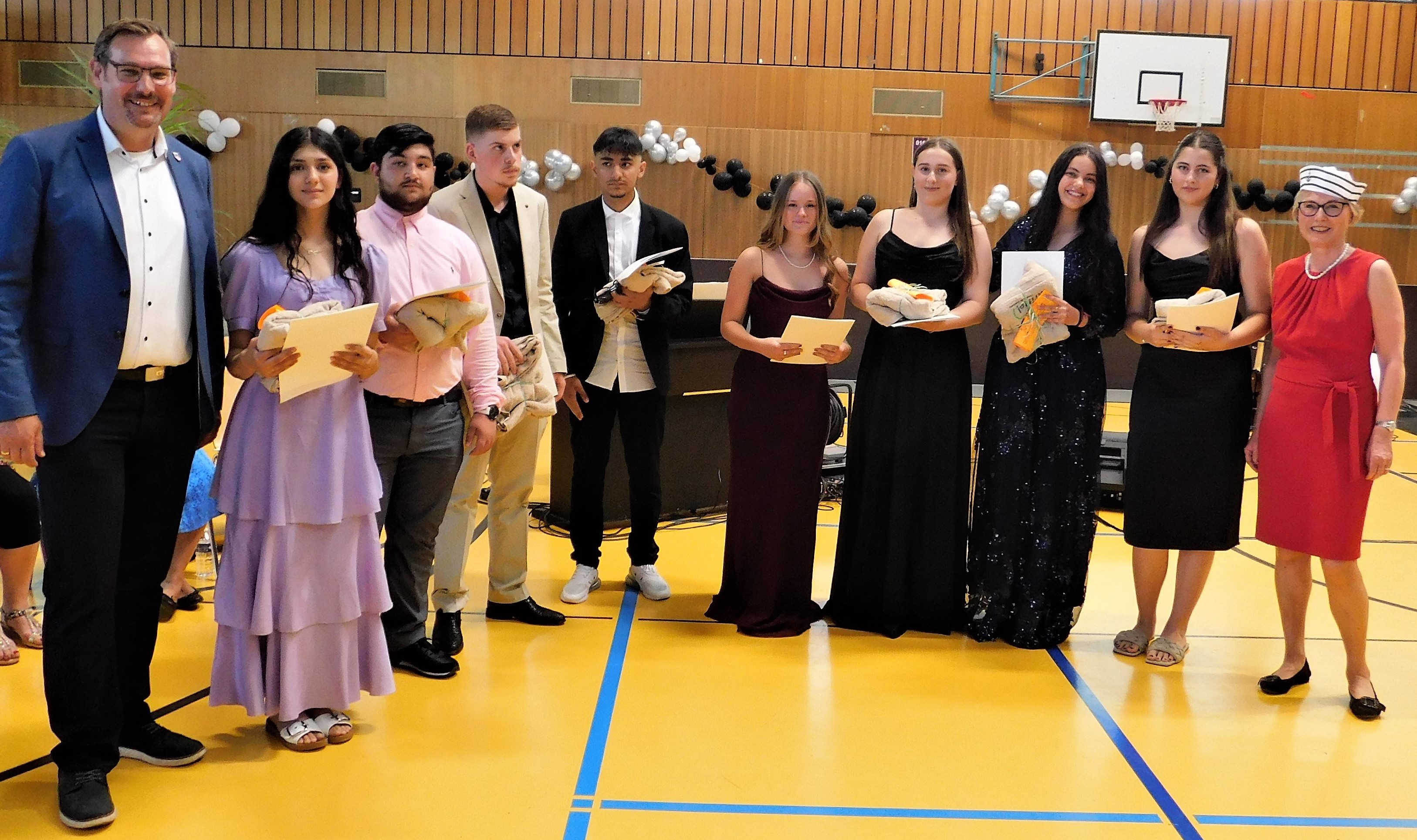 Bürgermeister Seitz ehrt sozial Engagierte.