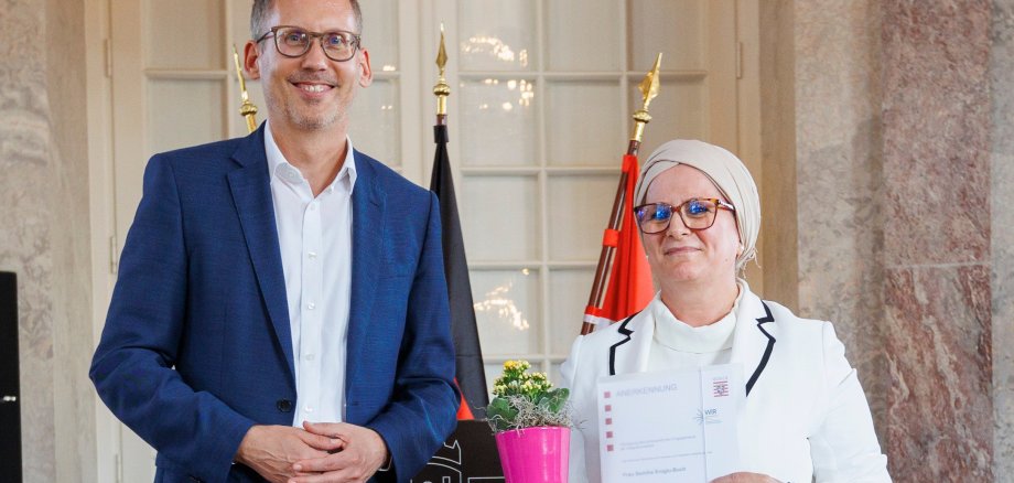 Eroglu-Buch und Minister Klose.