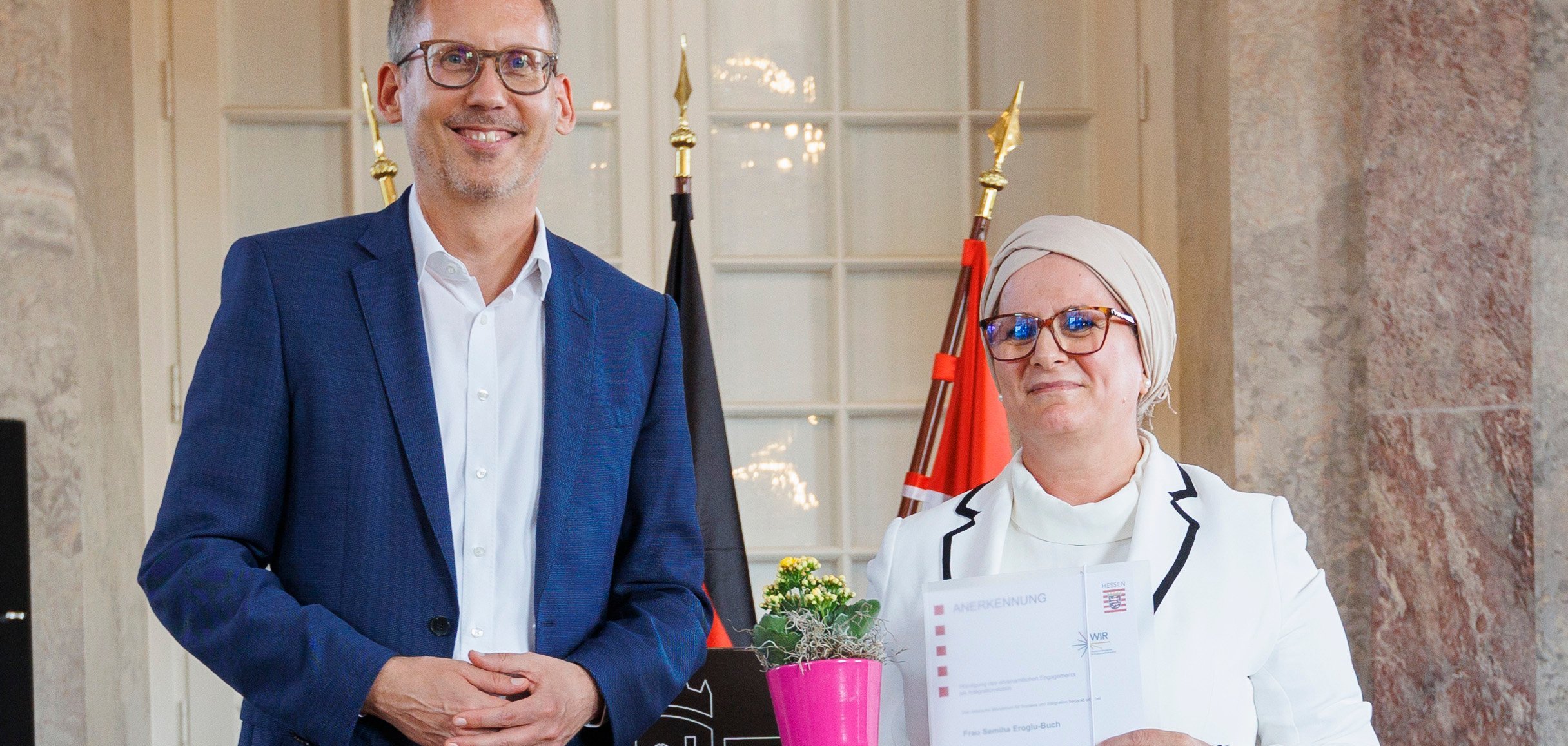 Eroglu-Buch und Minister Klose.