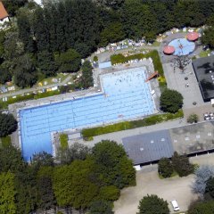 Blick auf das Parkbad von oben.