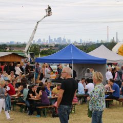 Blick auf die feiernden Menschen beim MyZiegelei-Festival.