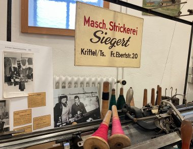 Eine Strickmaschine der Krifteler Firma Siegert.