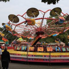 Kinderkarussell auf dem Festplatz während der Krifteler Kerb.