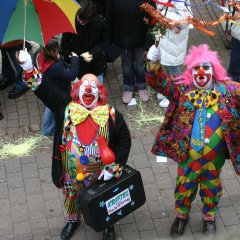 Clowns beim Krifteler Fastnachtsumzug.