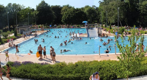 Parkbad Kriftel 2013.07.07. Schwimmbad.jpg