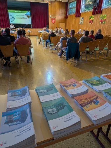 Infomaterial in der Halle.