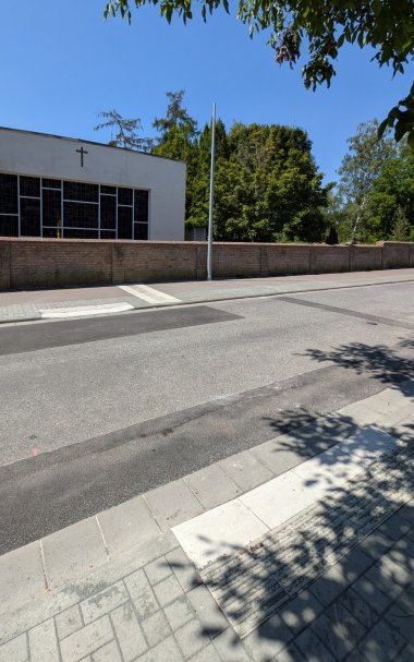 Der Fußgängerüberweg in der Raiffeisenstraße.