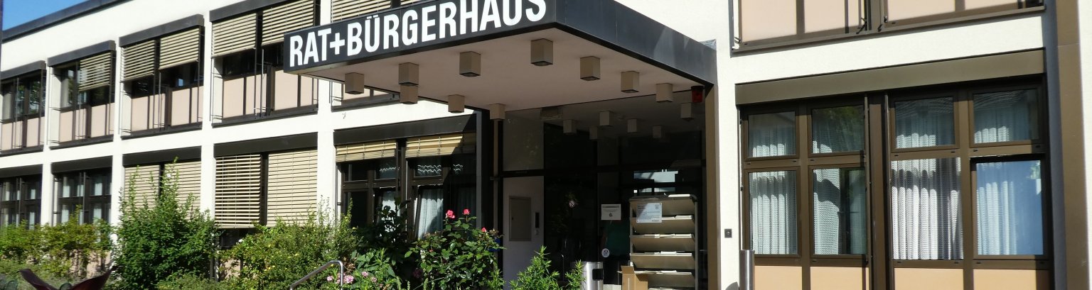 Das Rathaus von außen.