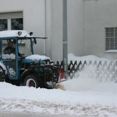 Der Winterdienst Kriftel bei der Arbeit.