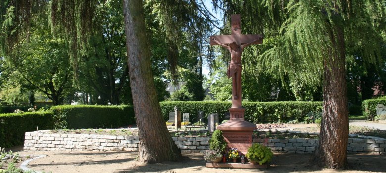 Neues Urnenfeld_Friedhof (1).JPG